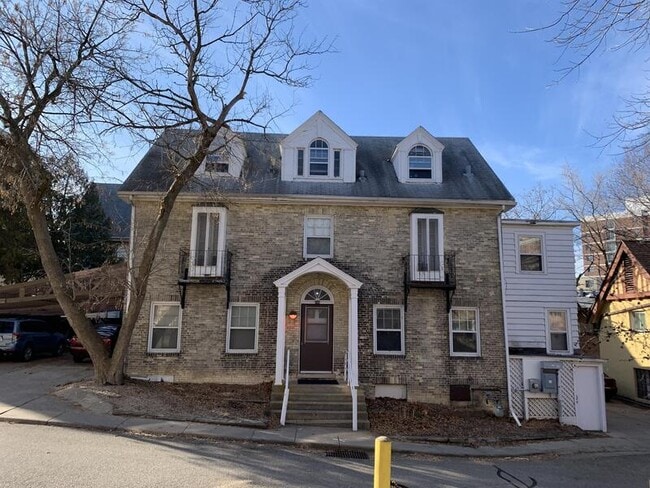 Building Photo - 240 W Lakelawn Pl