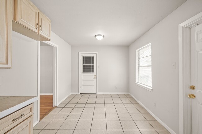 Building Photo - 3301 Earl St