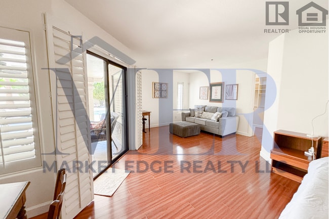 Building Photo - 3Bed/2Bath Furnished Home w/Stunning Backy...