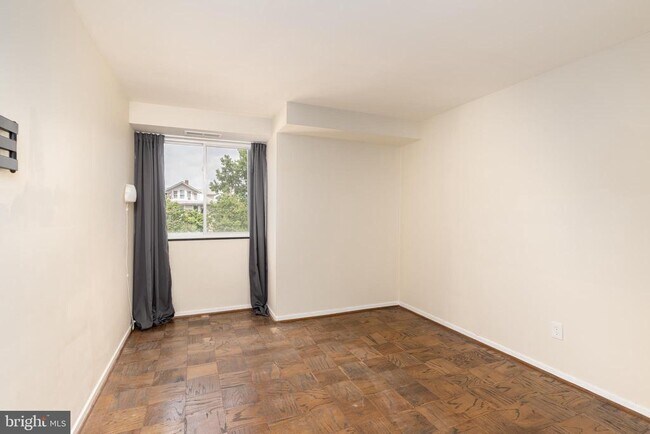 Building Photo - 22 Manor Cir