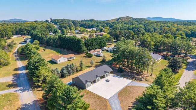 Building Photo - 45 Savage Dr