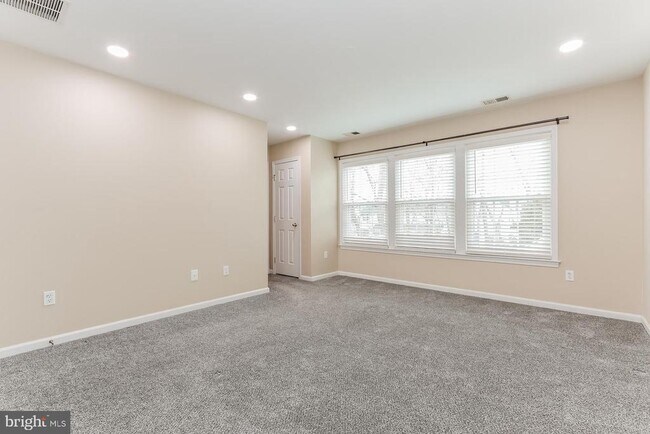 Building Photo - 53 Malsbury St