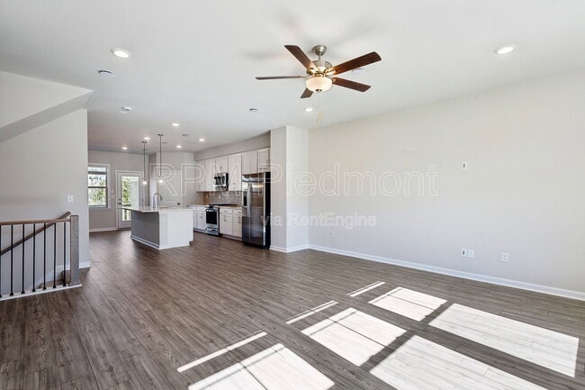 Building Photo - 1604 Halbrook Pl SW