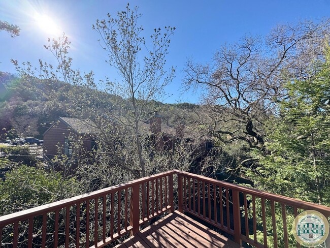 Building Photo - Charming 3-Bedroom, 2.5-Bathroom Condo in Novato