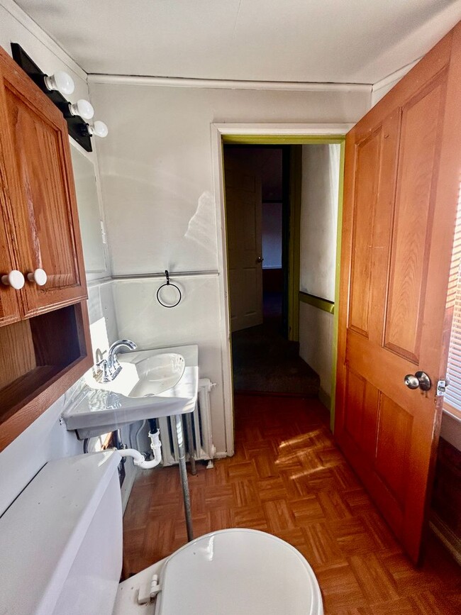 Building Photo - Lovely Two Bedroom Townhouse in Columbia W...