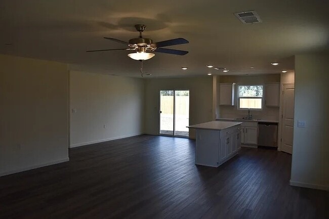 Building Photo - 685 Marshall Ln