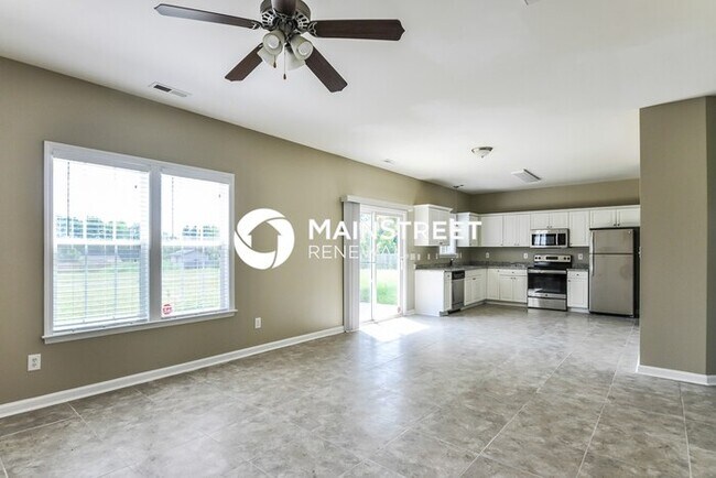 Building Photo - 4 Bedroom Pet-Friendly Home in Smithfield, NC with Main Street Renewal