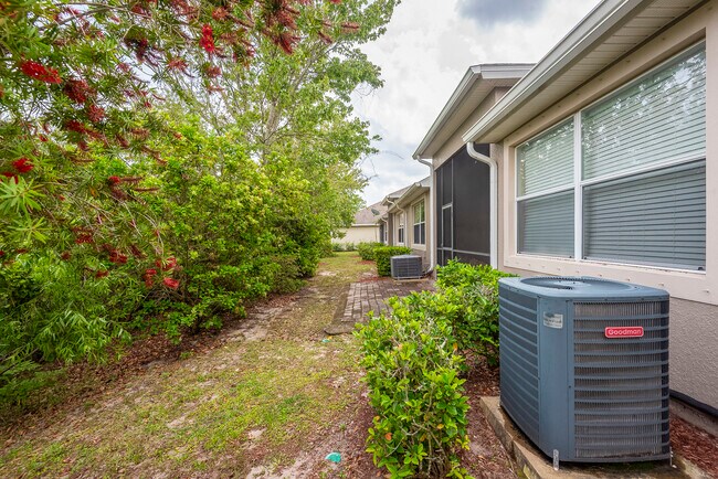 Building Photo - 253 Catriona Dr