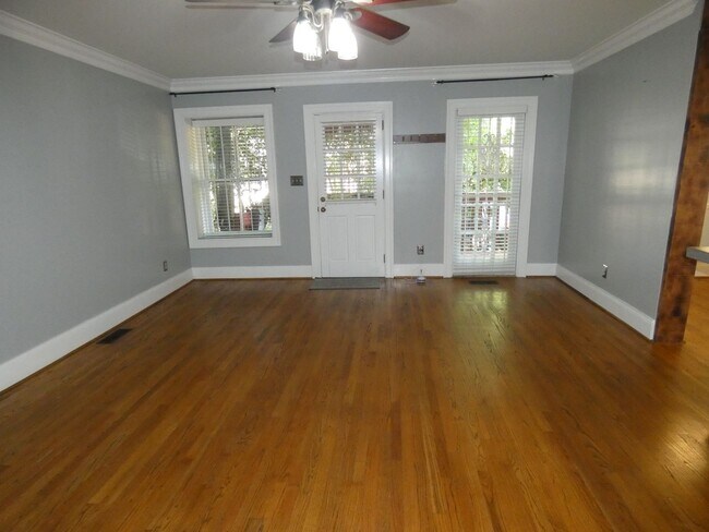 Building Photo - Hidden Gem for Rent in Highland Park!!