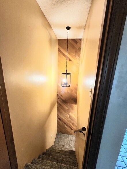 Stairs - 7325 N Brooklyn Ave