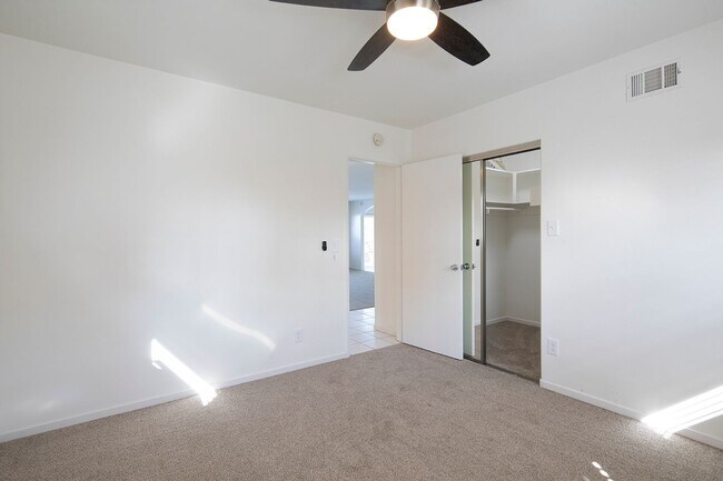 Building Photo - 3 BR House with Washer/Dryer Hookups and P...