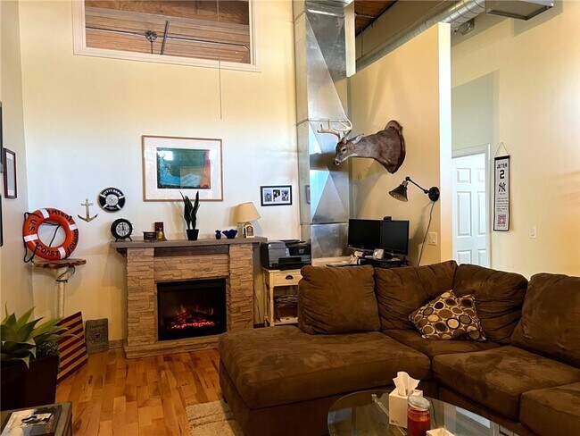 Building Photo - 1117 Douglas Ave