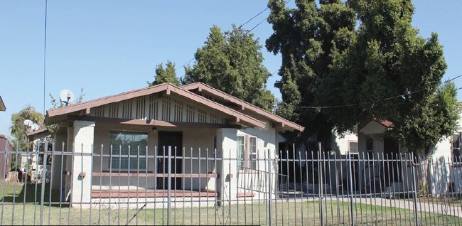 Building Photo - 853 W 97th Street