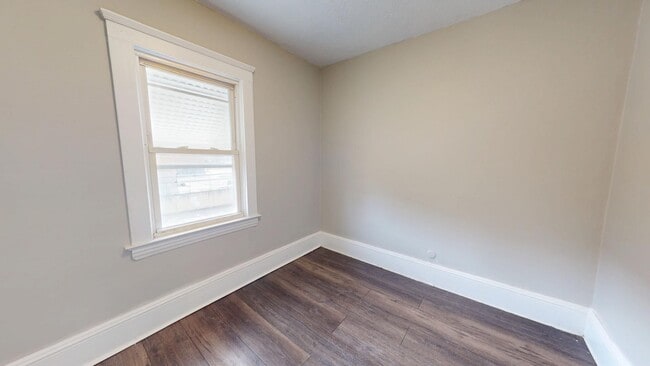Building Photo - 5 bedroom/1 bath, Old Brooklyn