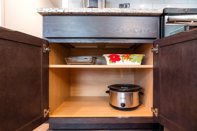 Building Photo - 5706 W 1st Pl