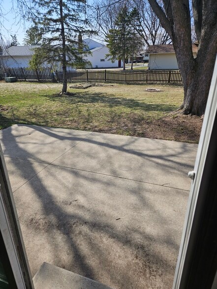 Building Photo - 3532 E River Dr