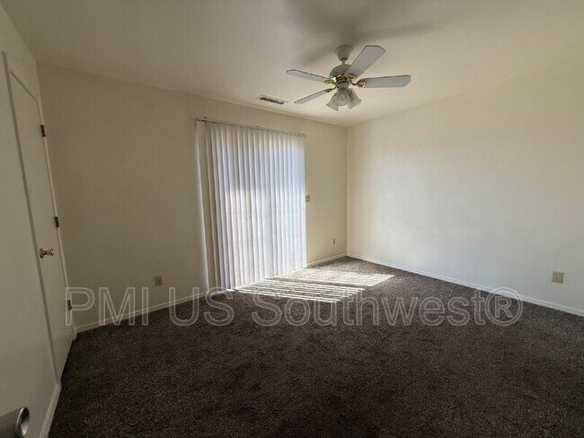 Building Photo - 9560 E Lakeshore Dr