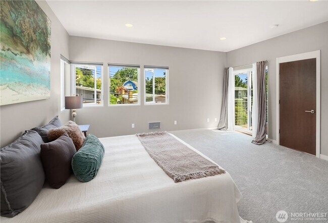 Building Photo - 3bd/2.5ba Seattle Home