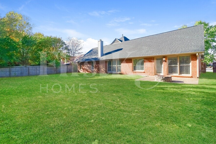 Building Photo - 8827 Dewberry Ln