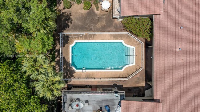Building Photo - 2530 Coral Springs Dr