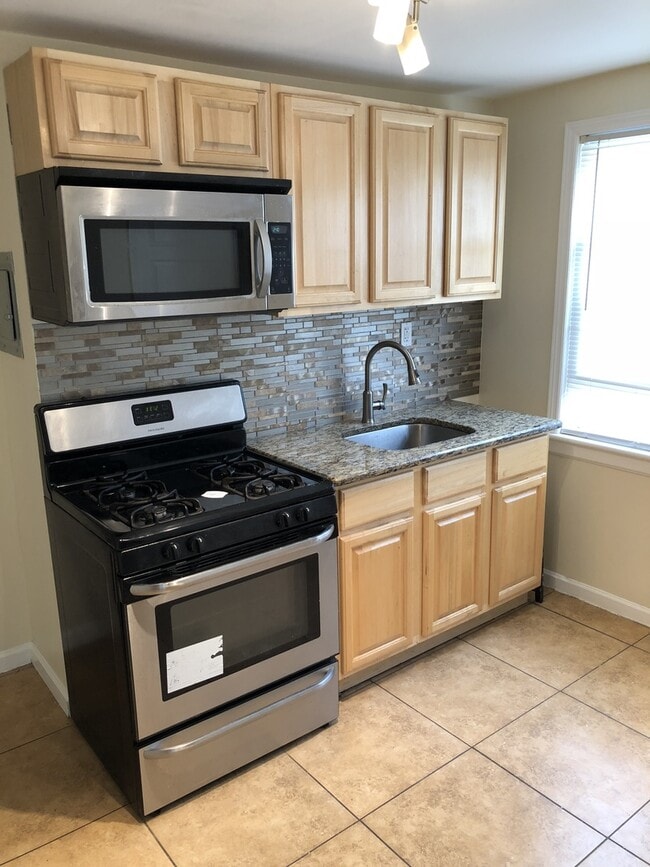 Building Photo - 64 Cedar Ave