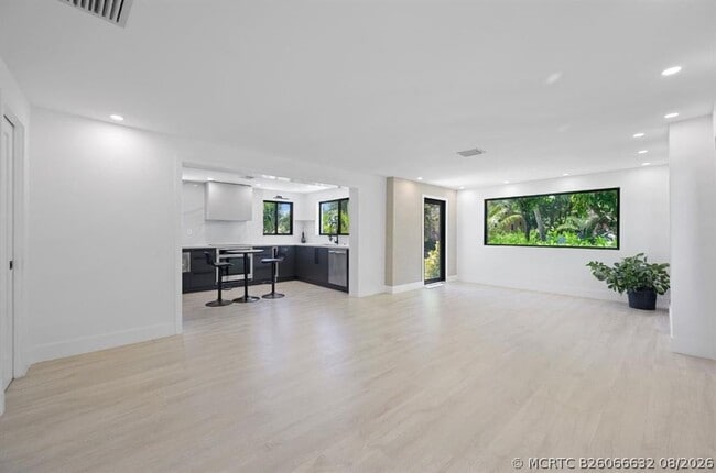 Building Photo - 823 33rd St