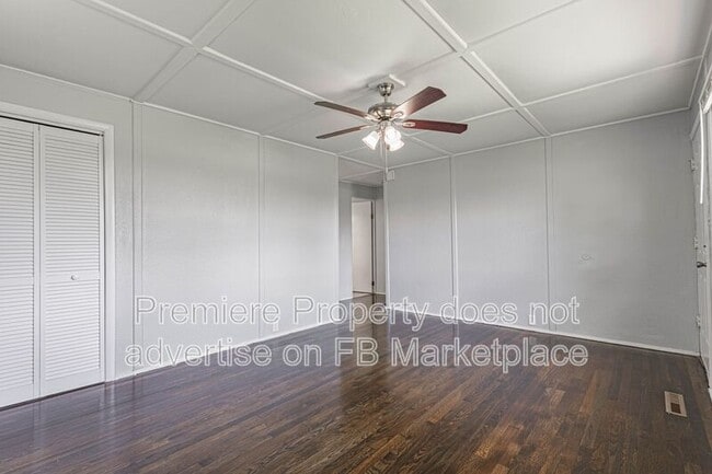 Building Photo - 4412 N Virginia Ave