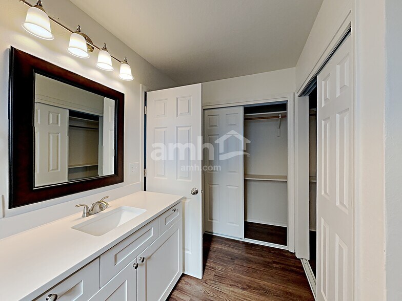 Building Photo - 1279 N Black Wolf Ave