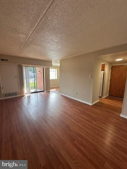 Building Photo - 2409 Pond View Dr