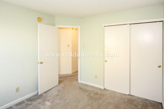 Building Photo - West side Indy, Cute 2 Bed, 2 Bath Home w/...