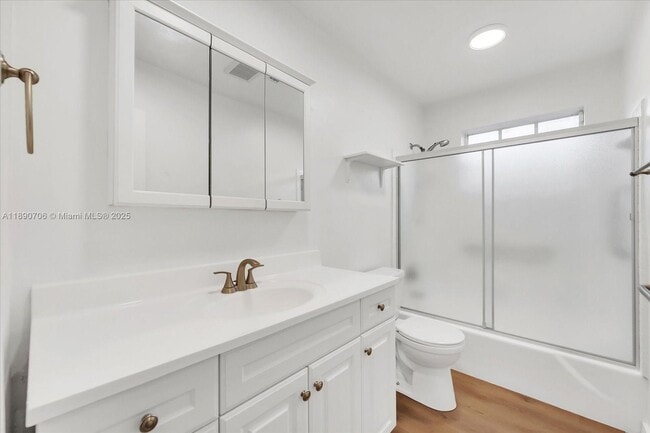 Building Photo - 4090 SW 69th Ave