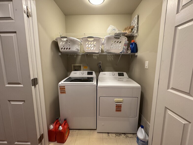 Building Photo - 10 Boehm Dr