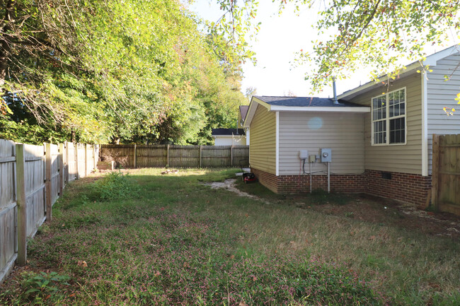 Back yard fenced - 1304 Poplar Ridge Rd