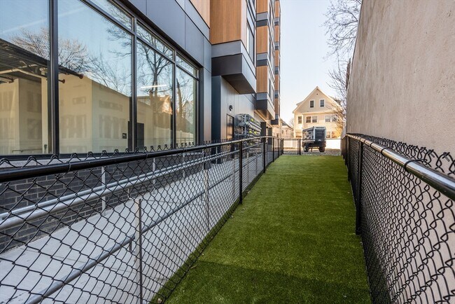 Building Photo - 600 Broadway