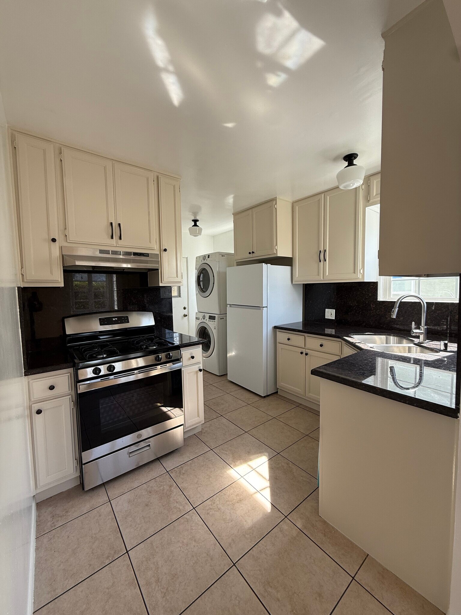 Building Photo - 5854 Arlington Ave