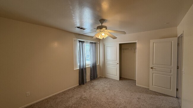 Building Photo - 142 W Reese Ave