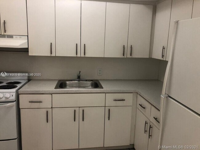 Building Photo - 1791 Marseille Dr