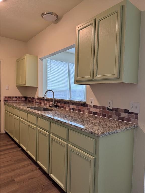 Building Photo - 220 Sandstone Dr