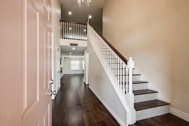 Building Photo - 5914 Shadow Creek Ct