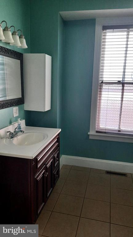 Building Photo - 238 Muench St