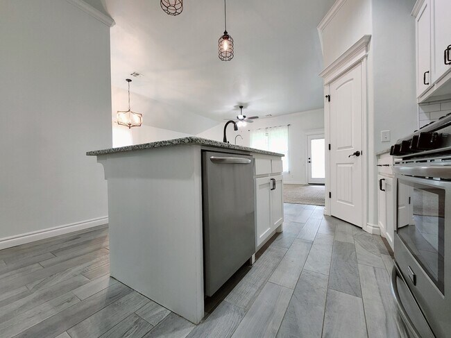 Building Photo - 2400 Frisco Way