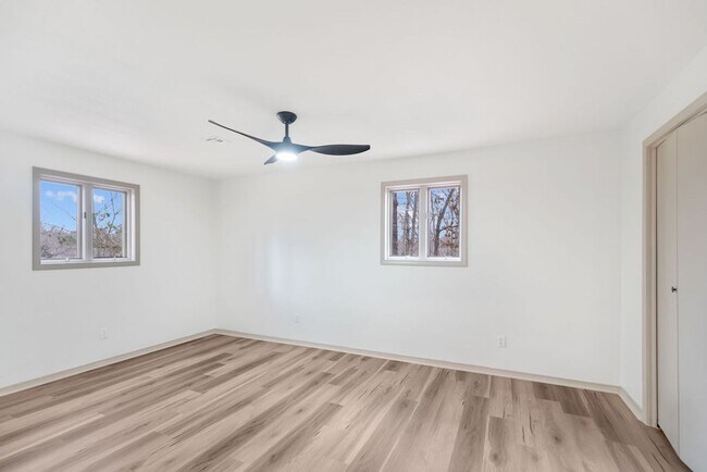 Building Photo - 39 Salen Ln