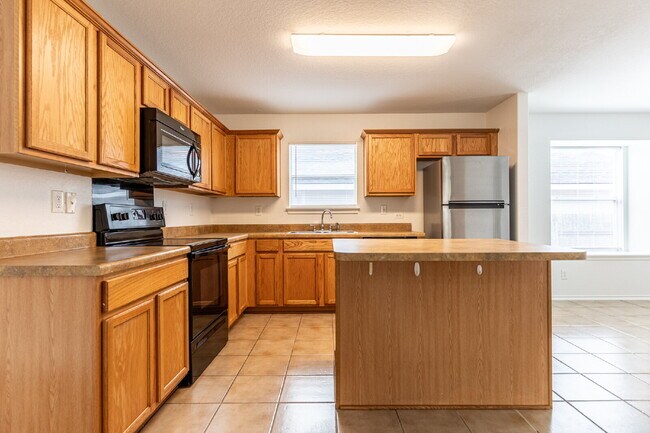 Building Photo - 2476 Medina Dr