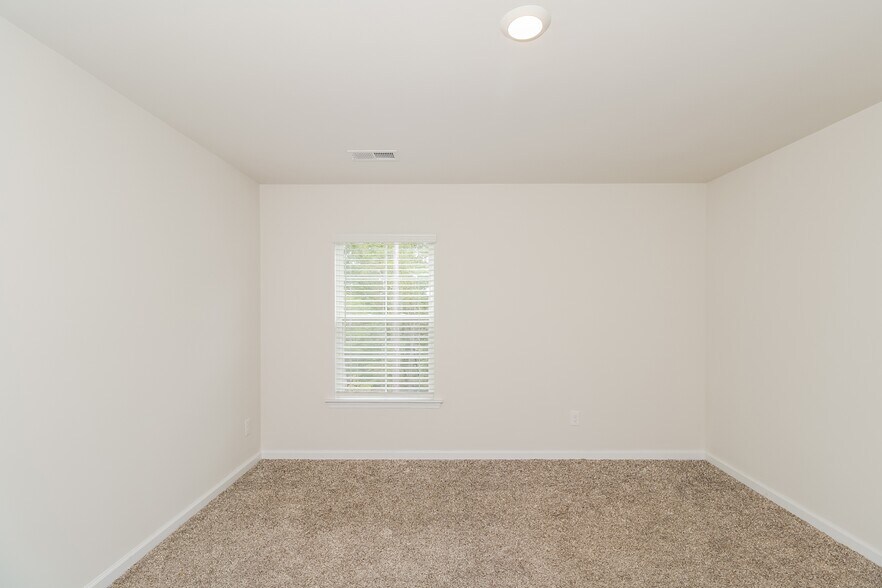 Building Photo - 323 Longstone Ct