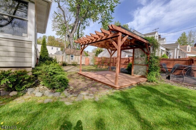Building Photo - 72 Colonial Dr
