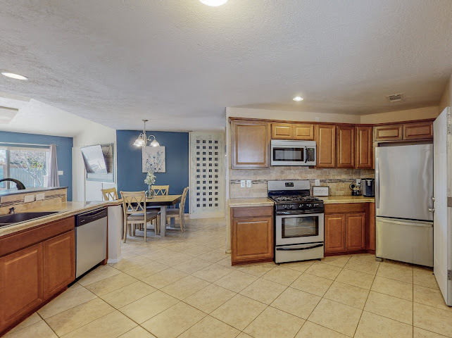 Building Photo - 3010 May Cir SE