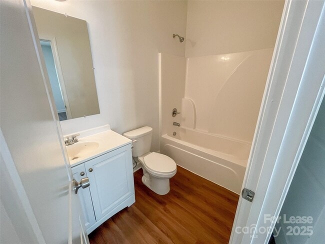 Building Photo - 2634 Kenhill Dr