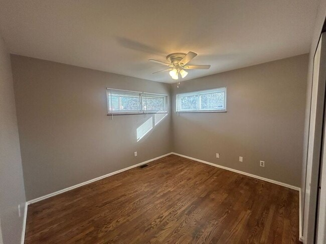 Building Photo - 2801 Royal Glen Dr