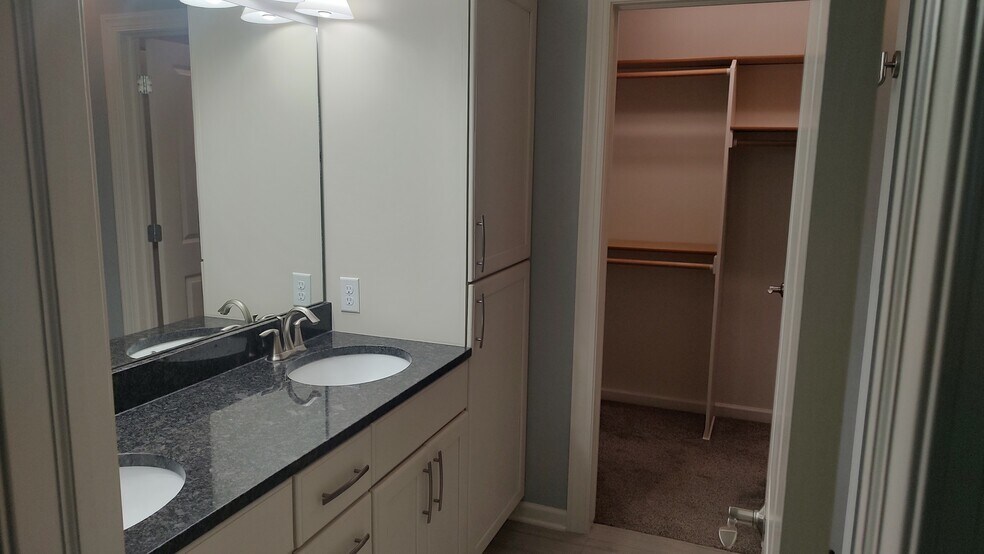 Master Bath-Walk In closet - 5814 Princess Margaret Dr