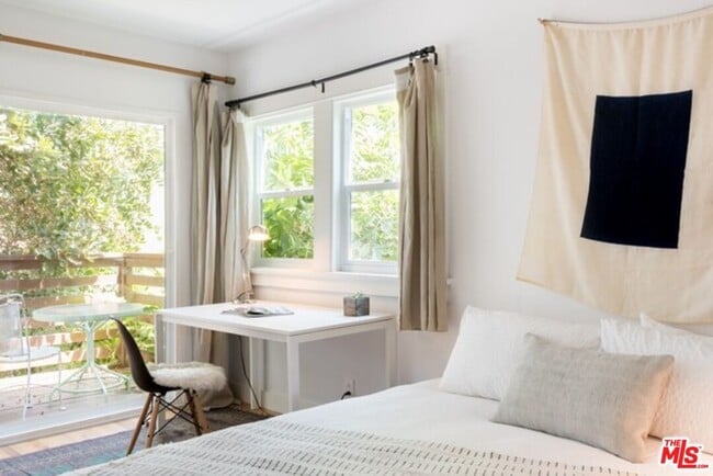 Building Photo - 1933 Kent St